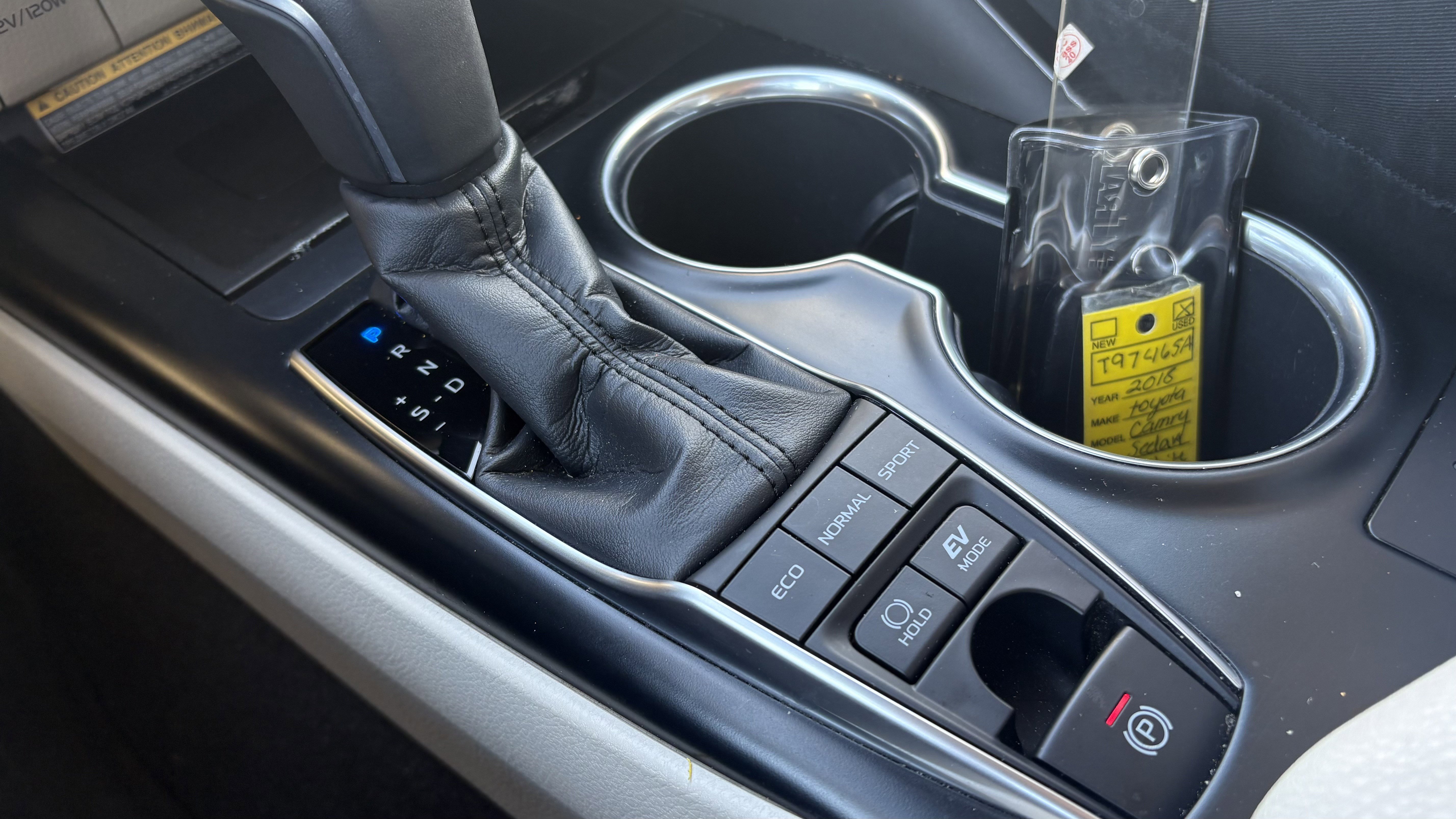 Used 2018 Toyota Camry XLE image 27