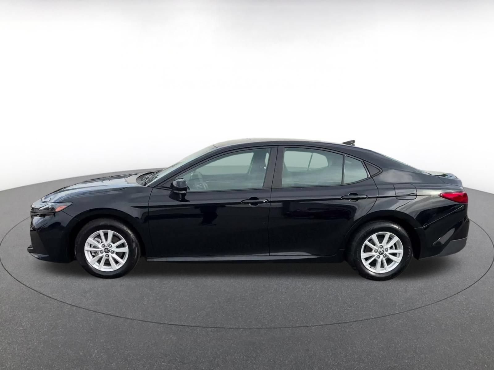 Used 2025 Toyota Camry LE FWD image 8