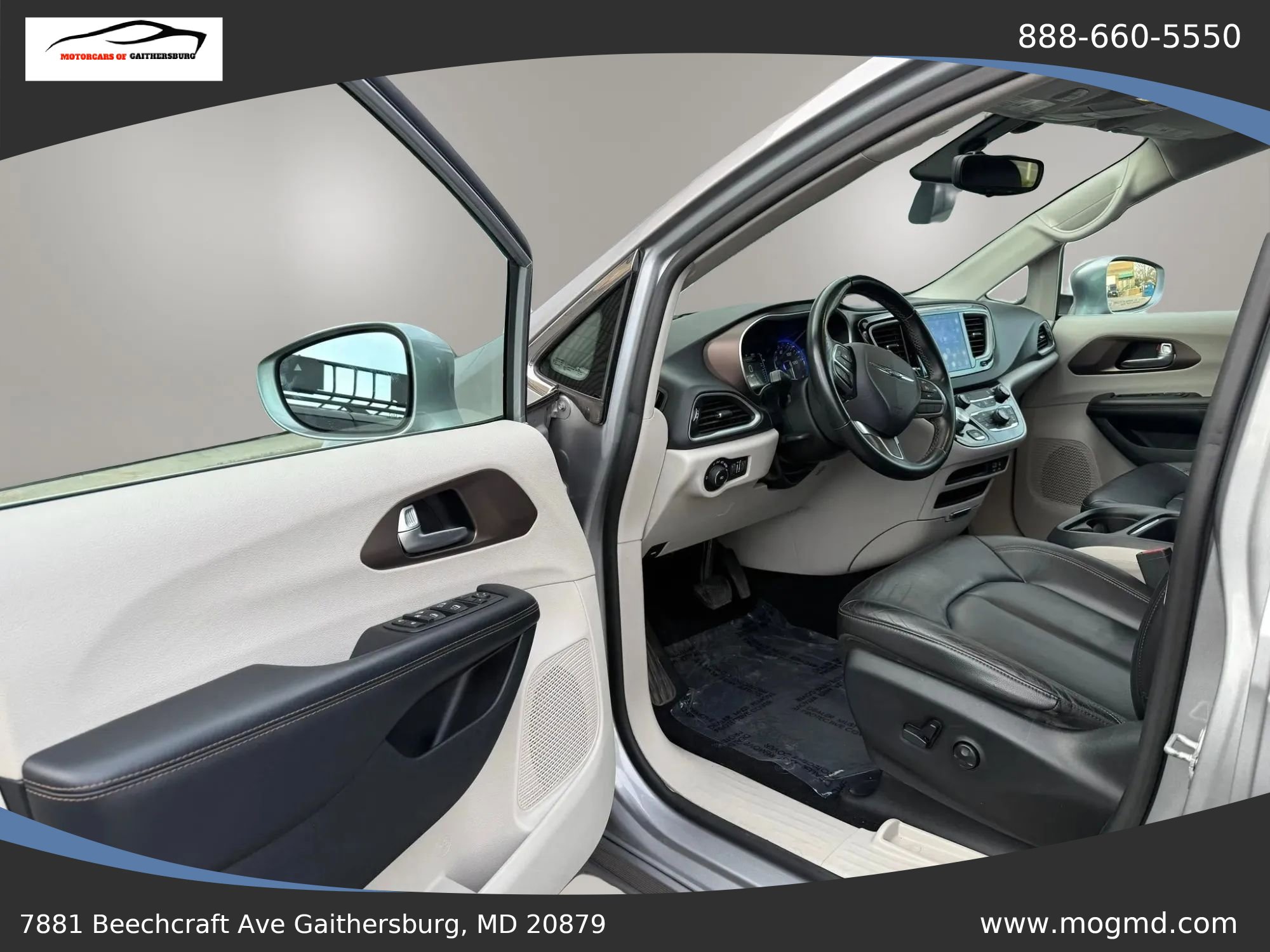 Used 2017 Chrysler Pacifica Touring-L w/ Tire & Wheel Group image 7