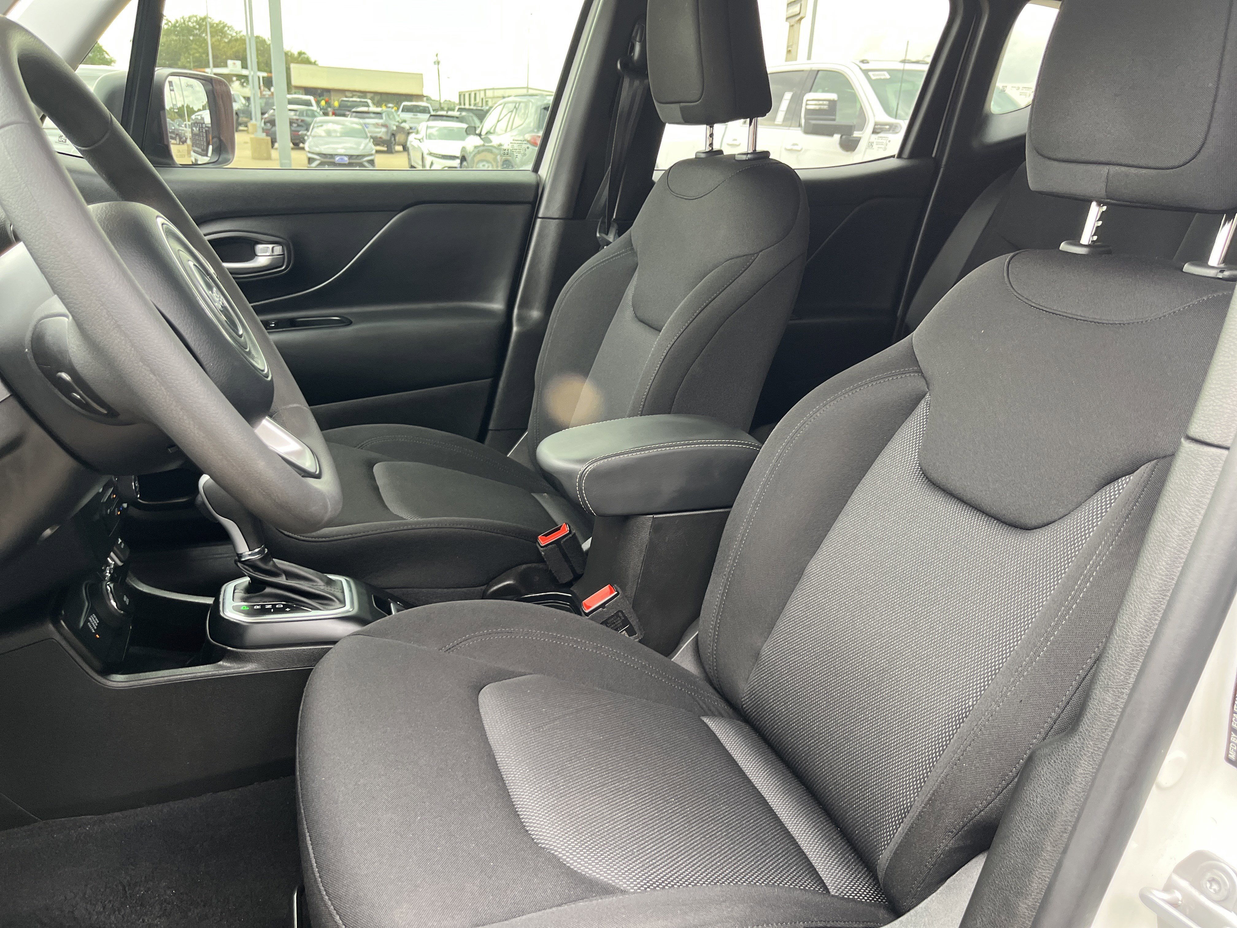 Used 2023 Jeep Renegade Latitude AWD/4WD image 11