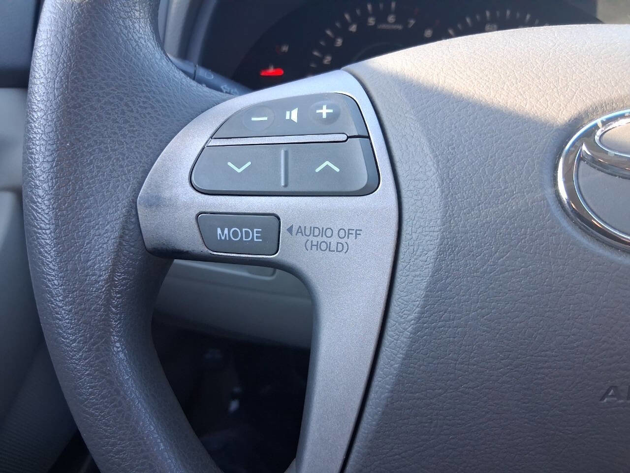 Used 2009 Toyota Camry LE FWD image 26