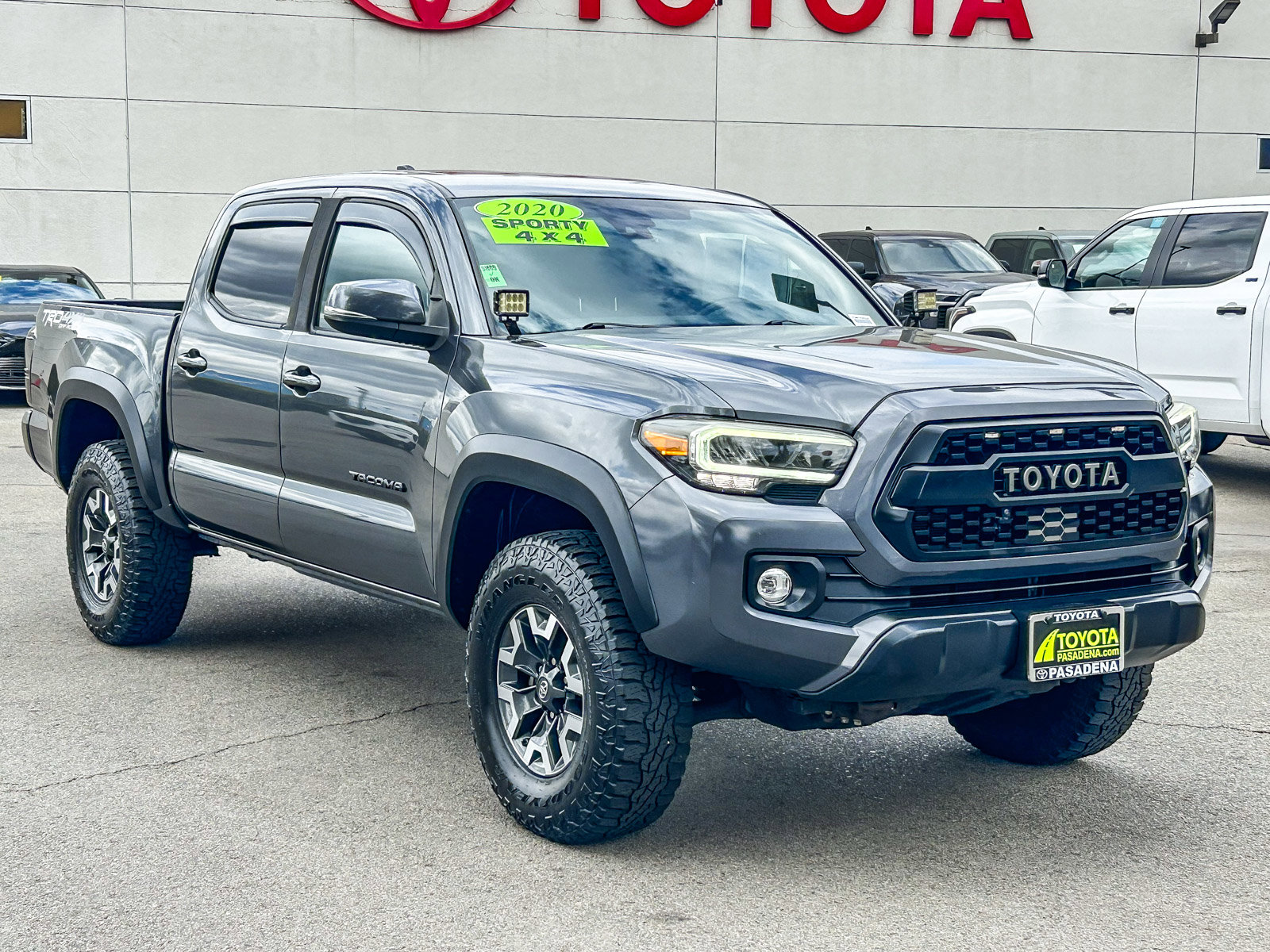 Used 2020 Toyota Tacoma TRD Off-Road w/ TRD Premium Off Road Package AWD/4WD image 3