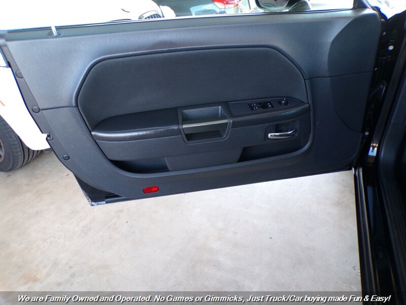 Used 2013 Dodge Challenger SXT RWD image 11