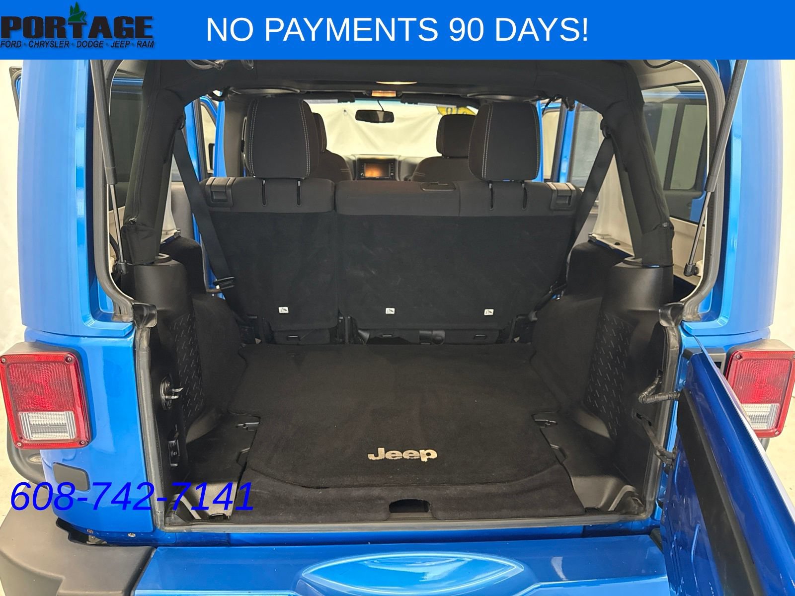 Used 2016 Jeep Wrangler Unlimited Sahara w/ Connectivity Group AWD/4WD image 36