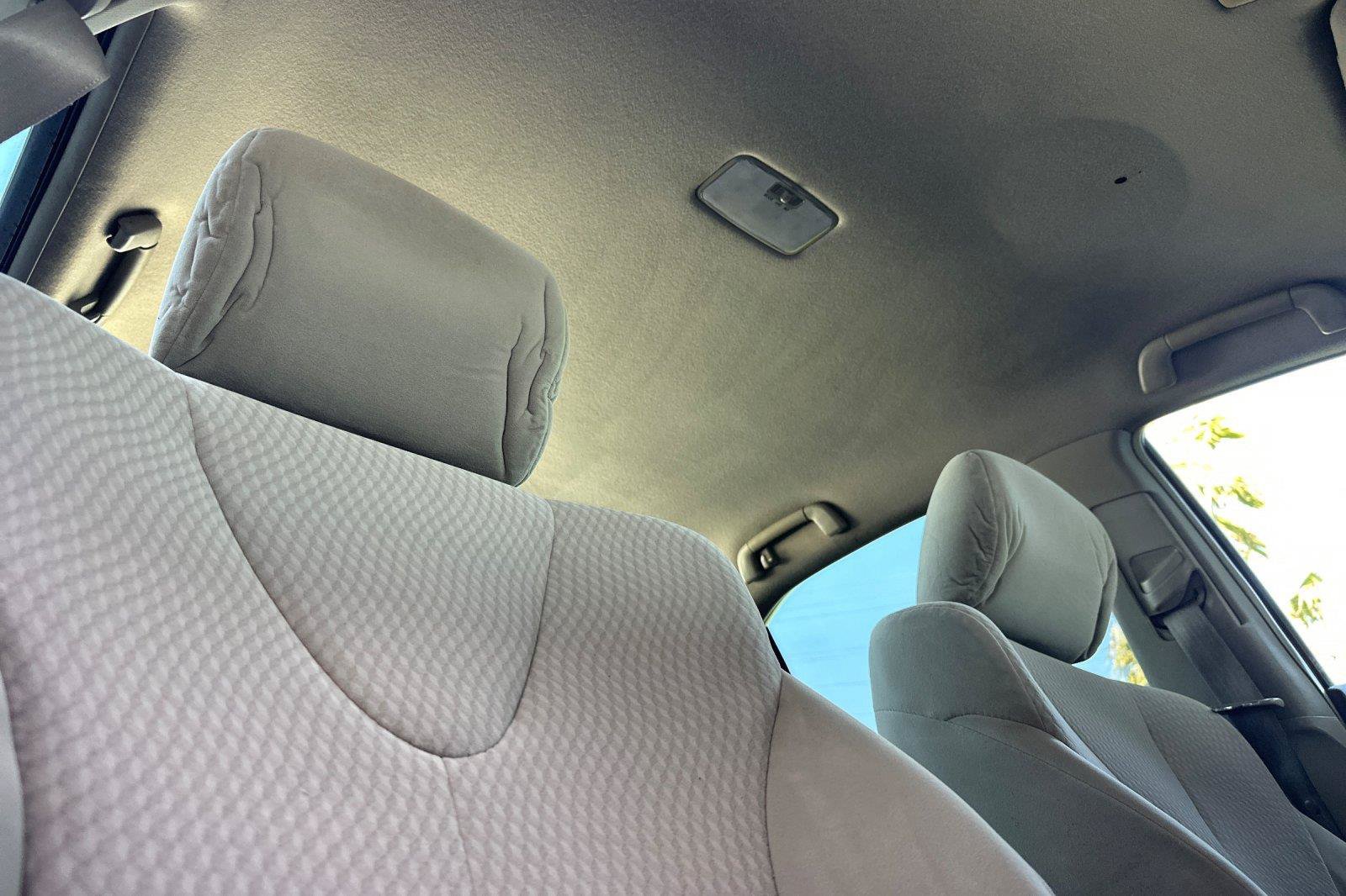 Used 2010 Toyota Camry LE FWD image 15