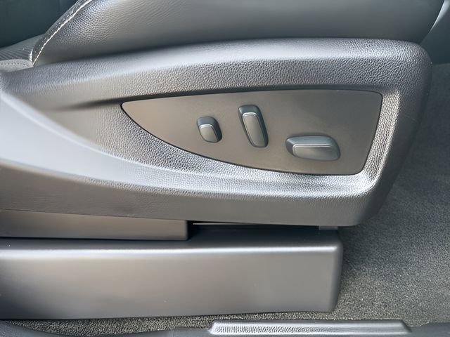 Used 2018 Chevrolet Tahoe Premier AWD/4WD image 36