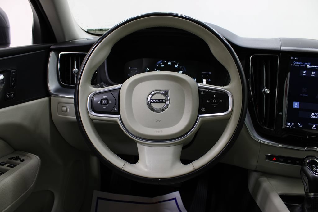Used 2018 Volvo XC60 T6 Momentum w/ Convenience Package AWD/4WD image 24