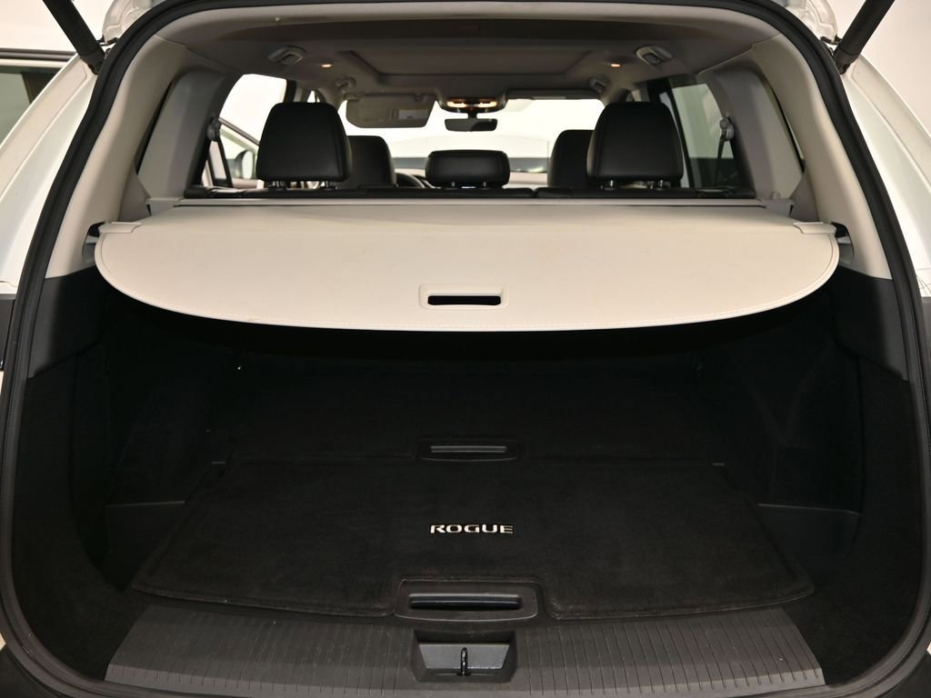Used 2022 Nissan Rogue Platinum w/ Head-Up Display Package image 12