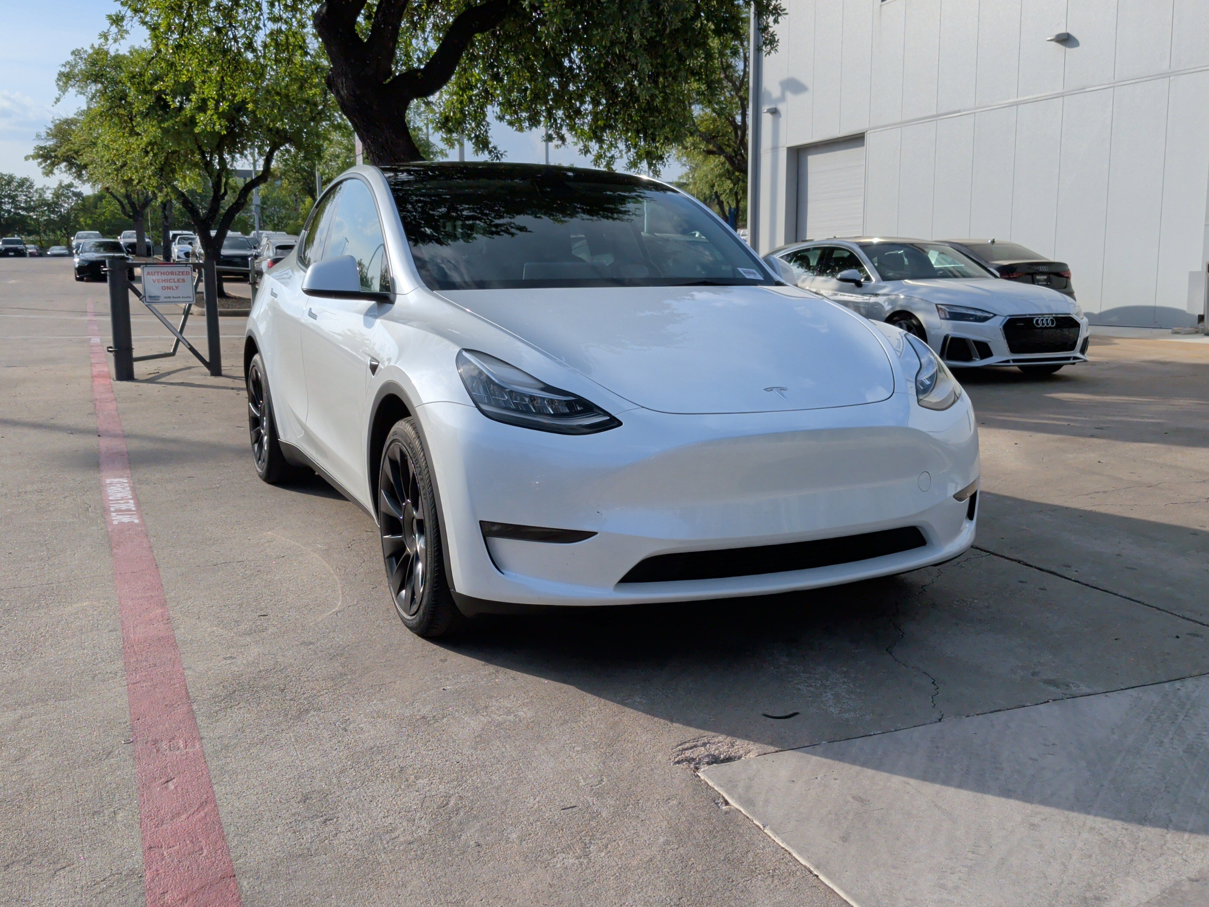 Used 2023 Tesla Model Y Long Range image 2