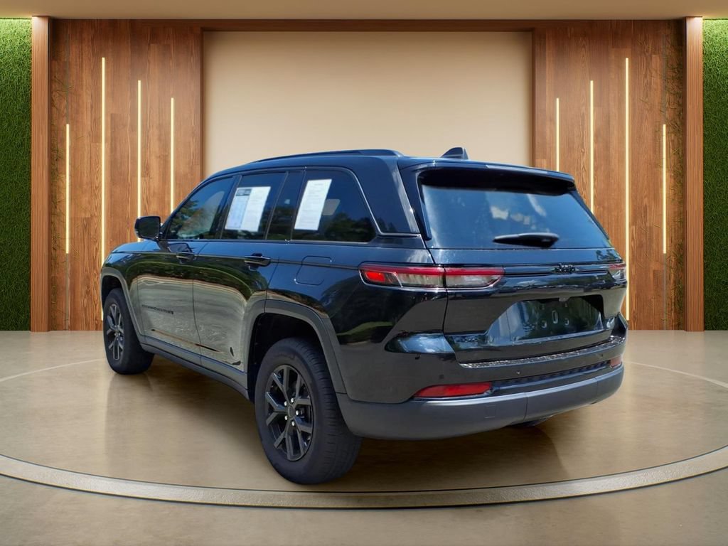 Used 2025 Jeep Grand Cherokee Altitude AWD/4WD image 29