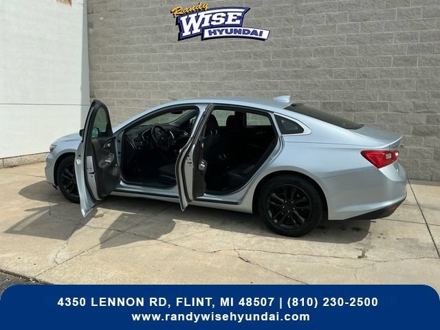 Used 2017 Chevrolet Malibu LT FWD image 12