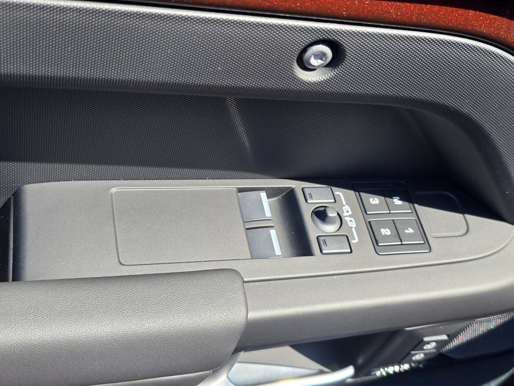 New 2026 Land Rover Defender 90 X-Dynamic SE AWD/4WD image 29