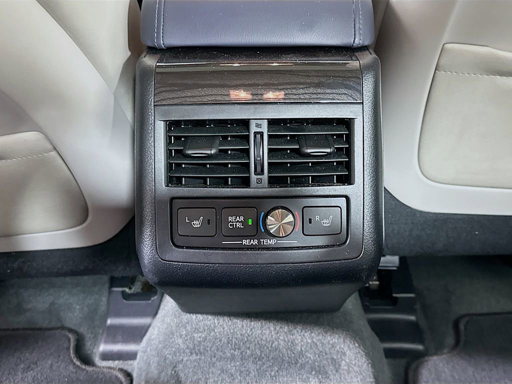 Used 2013 Toyota Avalon Limited image 32