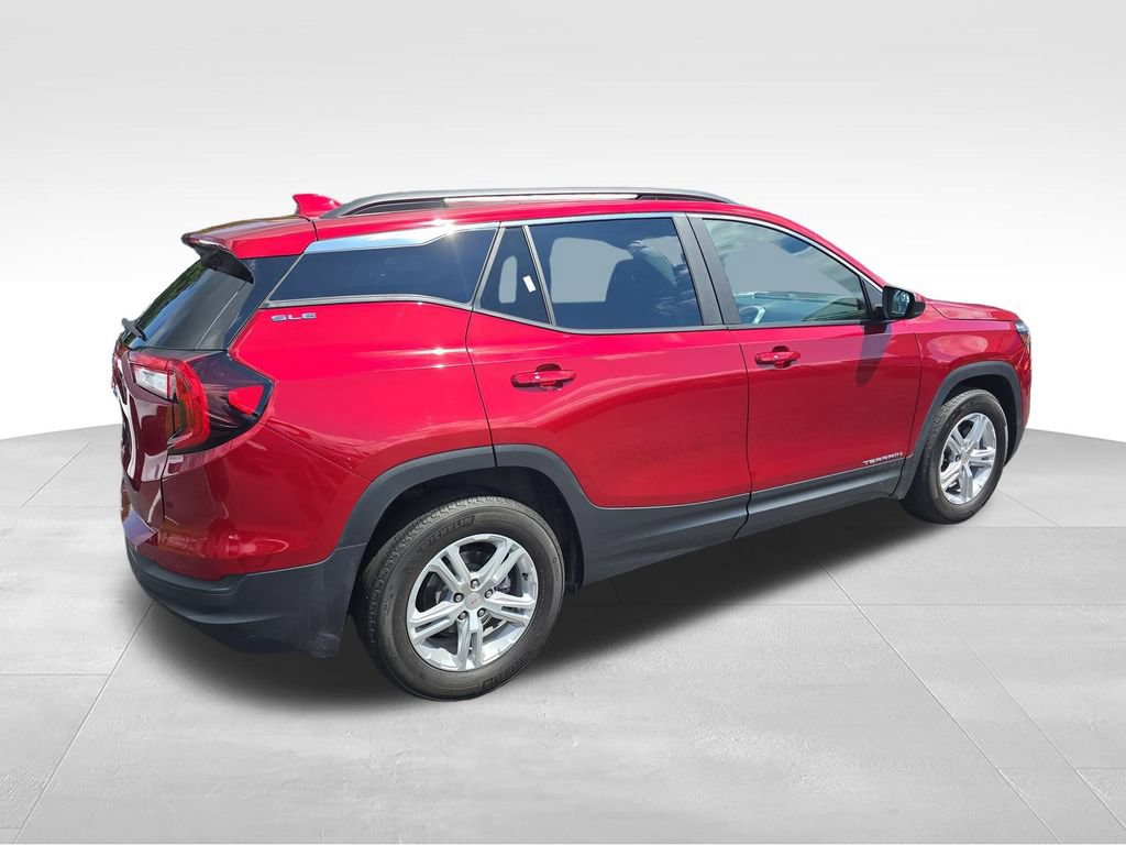 Used 2024 GMC Terrain SLE w/ Driver Convenience Package FWD image 10