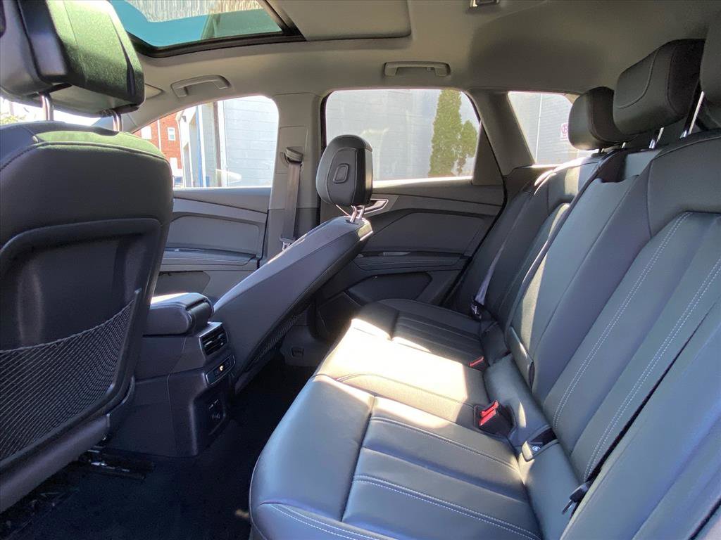 Used 2024 Audi Q4 e-tron Premium w/ Convenience Package image 17