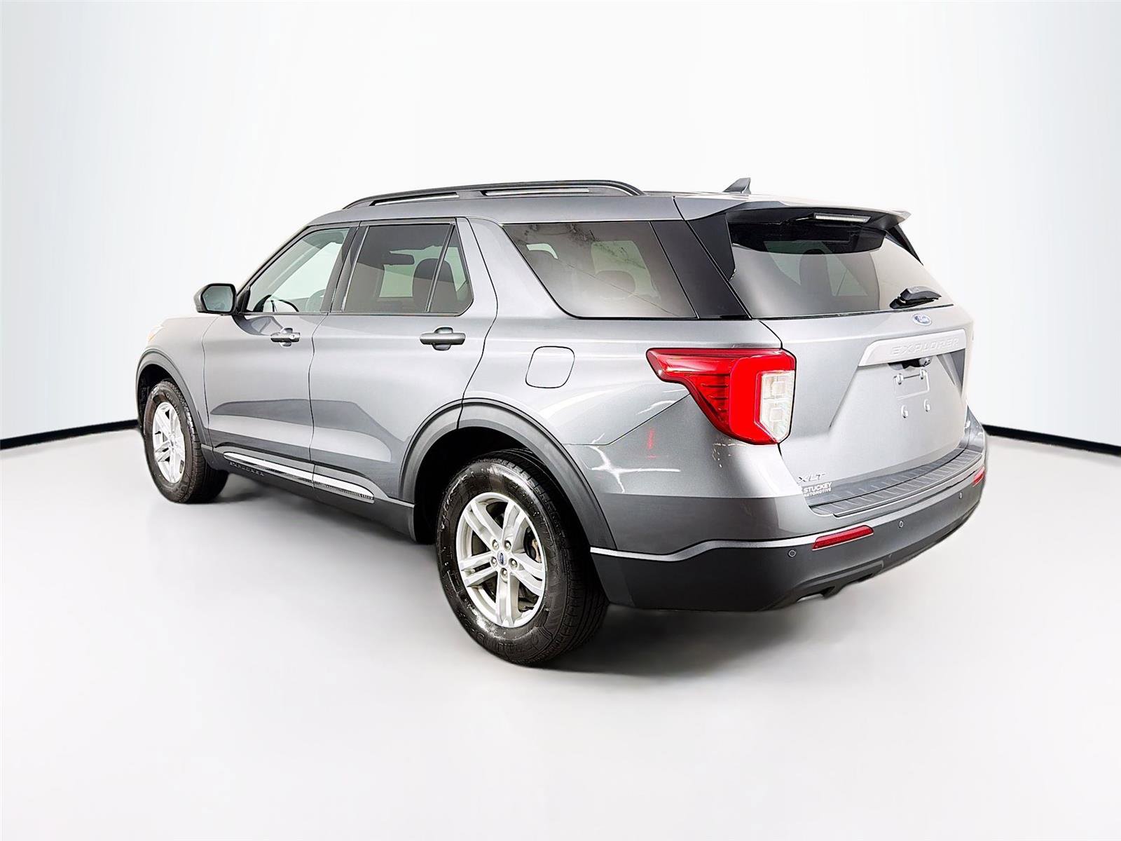 Used 2022 Ford Explorer XLT AWD/4WD image 5