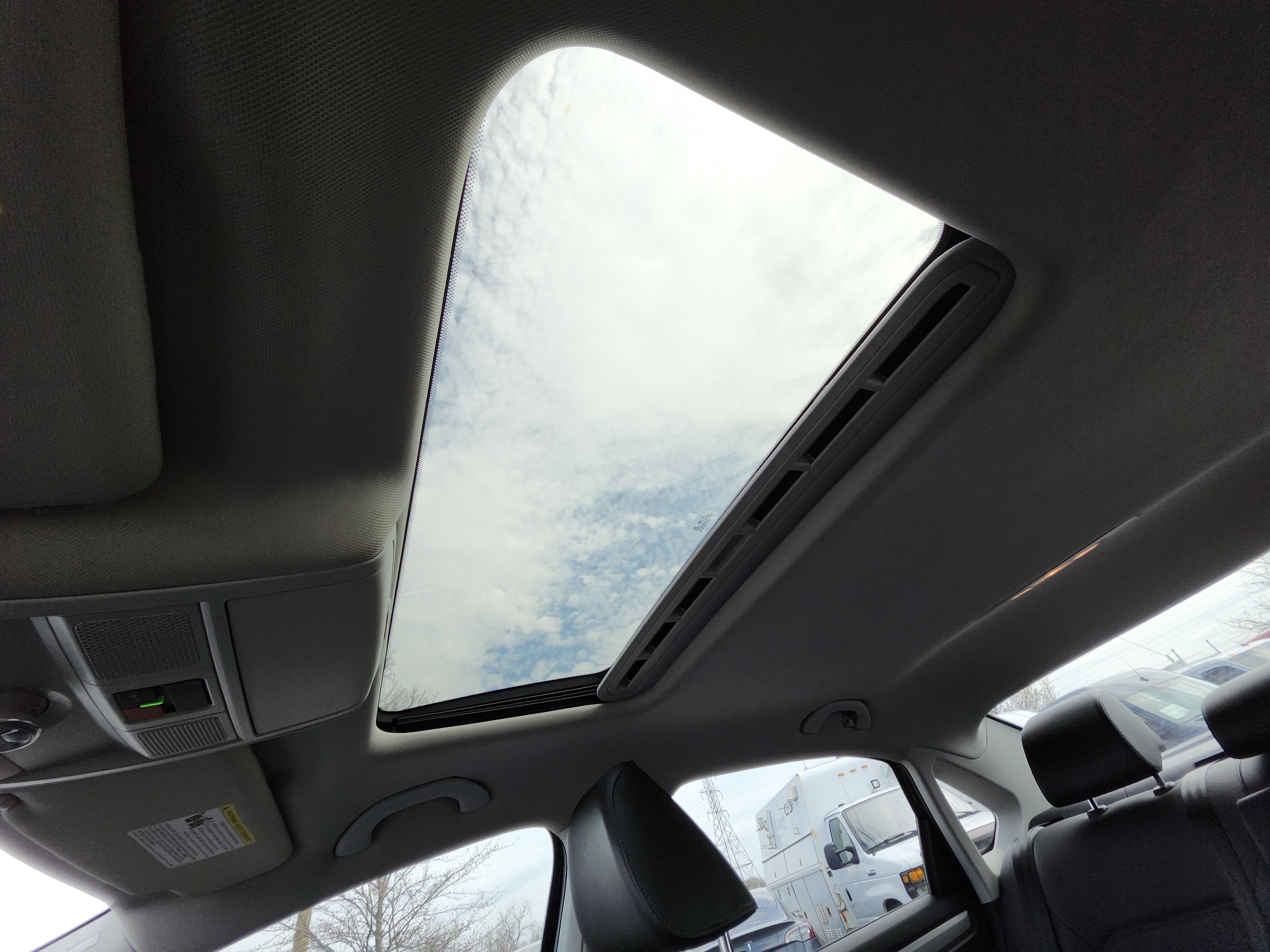 Used 2021 Volkswagen Passat 2.0T SE image 2