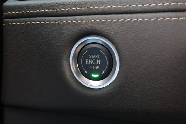 Used 2025 Cadillac Escalade Premium Luxury image 24