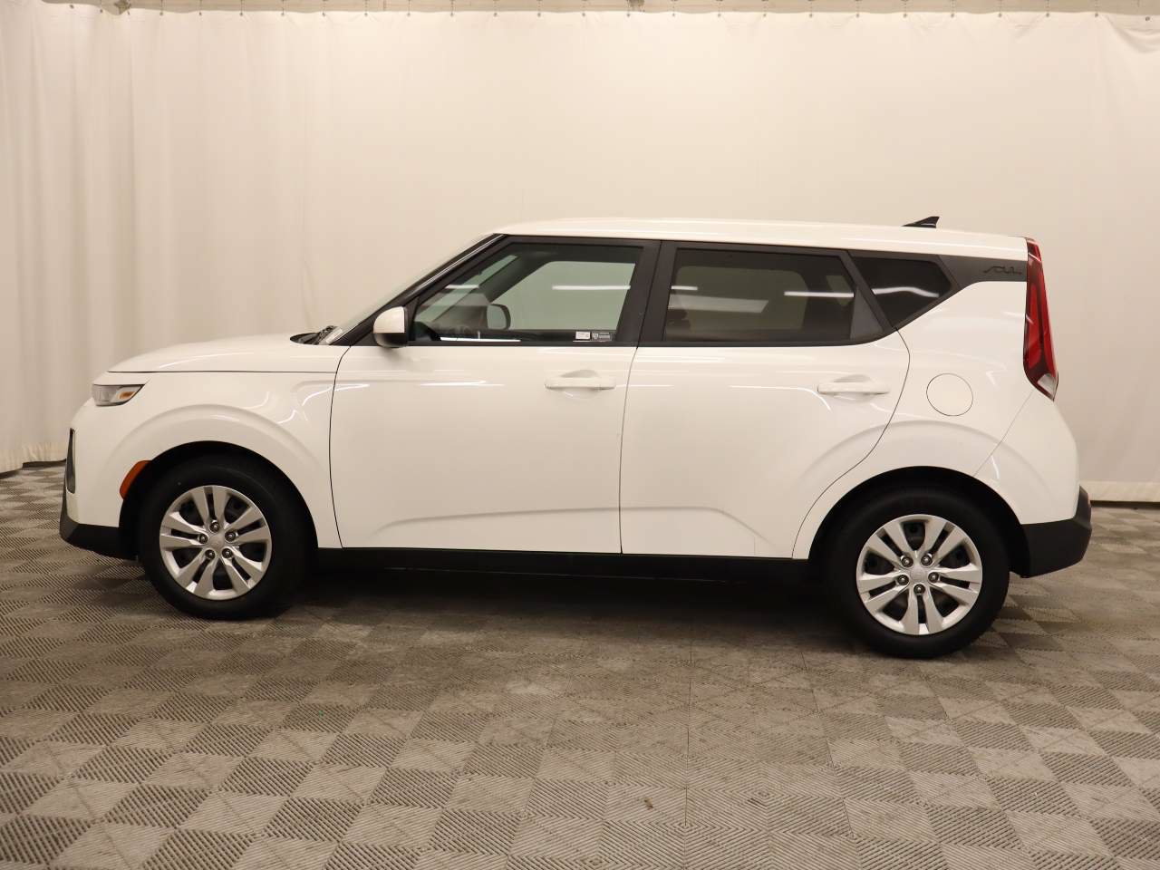Used 2021 Kia Soul LX FWD image 2