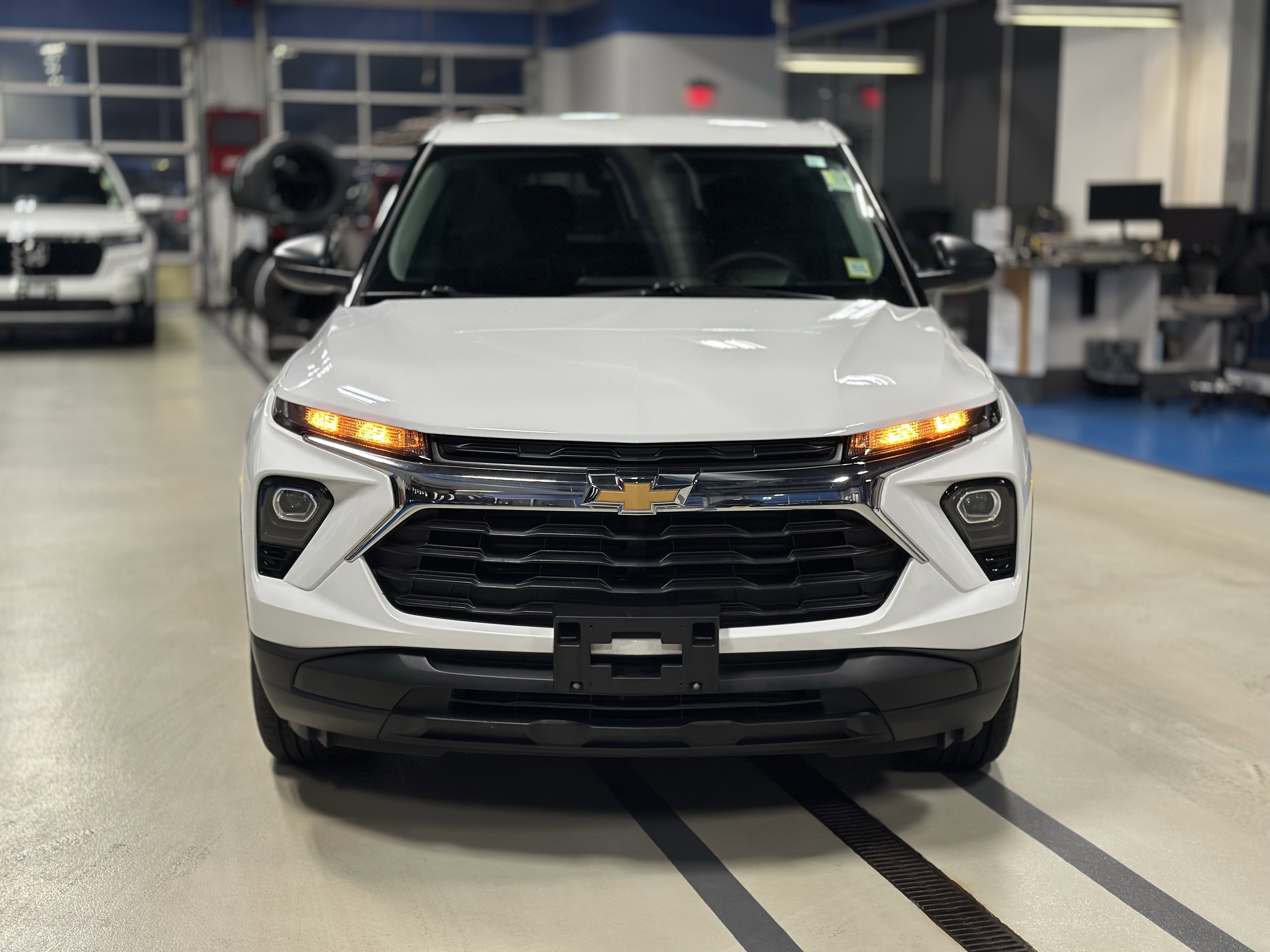 Used 2024 Chevrolet TrailBlazer LS w/ LS Convenience Package AWD/4WD image 2