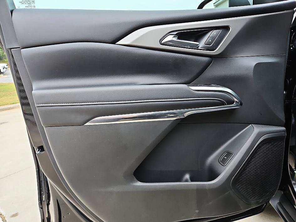 New 2027 Chevrolet Traverse LT FWD image 14