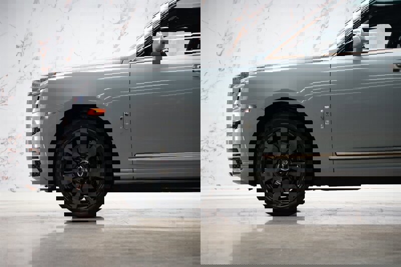 Used 2020 Rolls-Royce Cullinan image 2