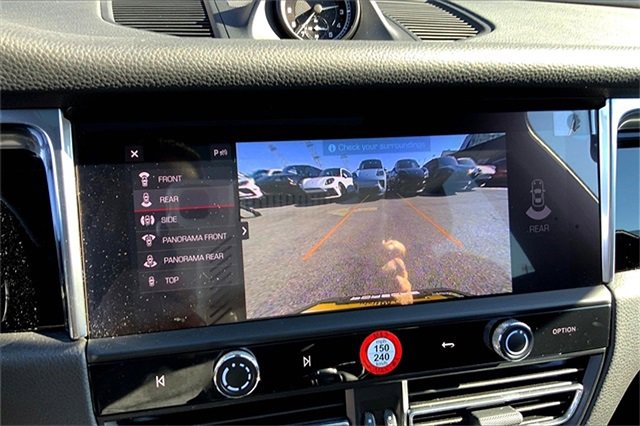 Used 2025 Porsche Macan image 35