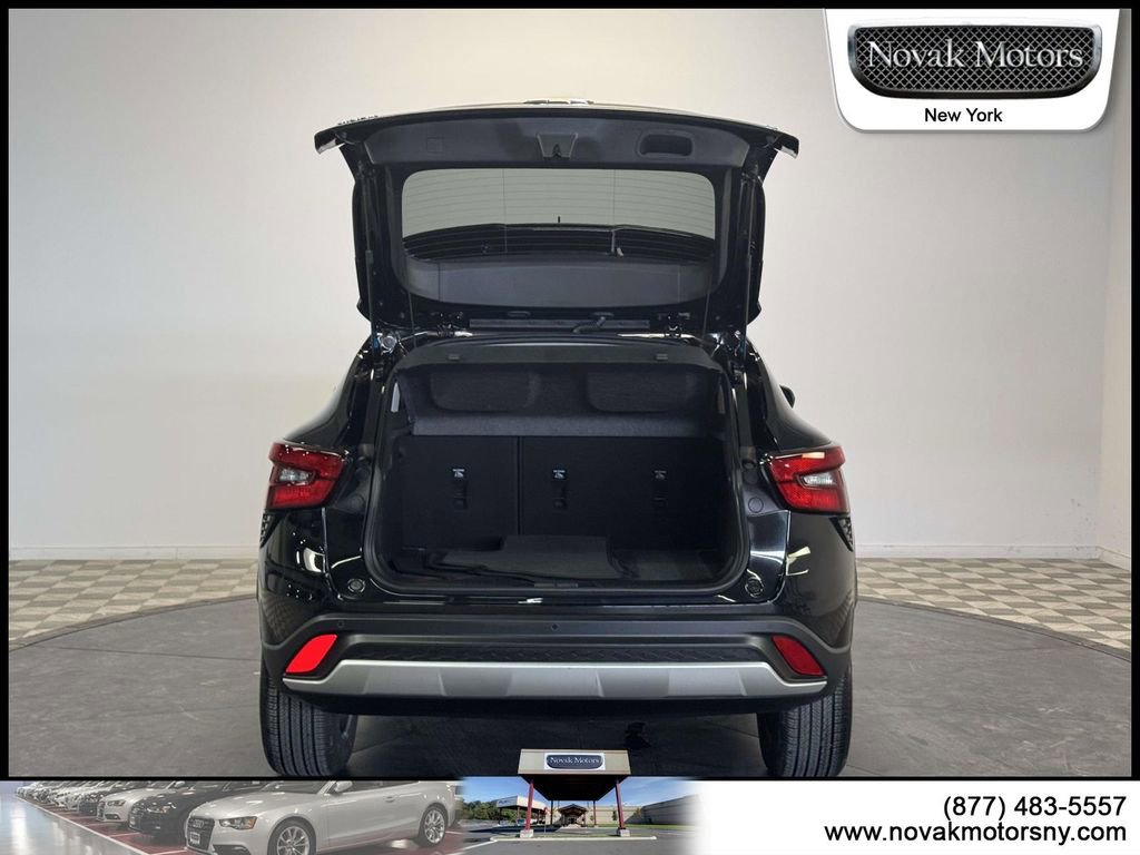 Used 2025 Chevrolet Trax LT w/ Driver Confidence Package image 9