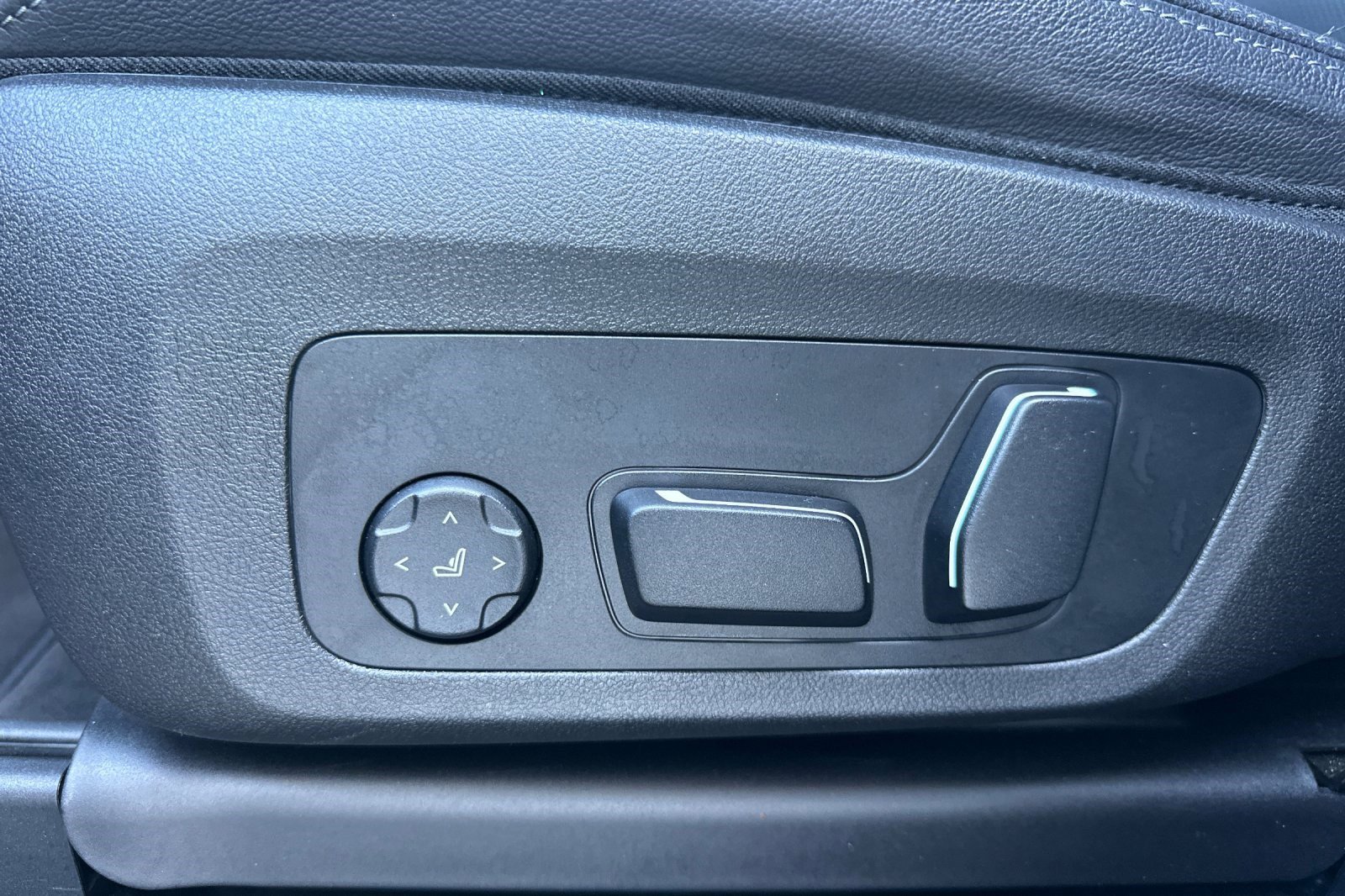 Used 2024 BMW X3 xDrive30i w/ Premium Package image 14