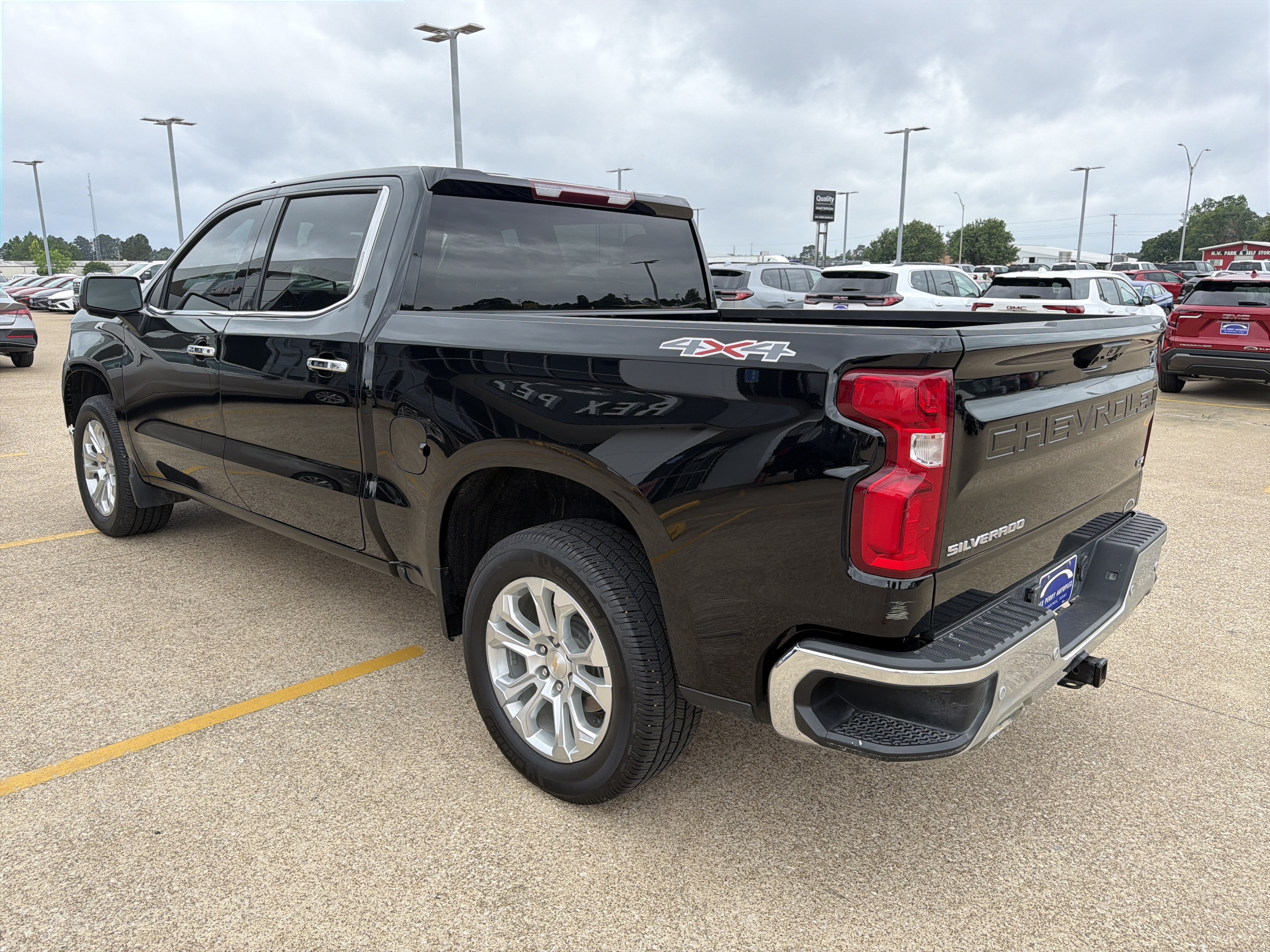 Used 2024 Chevrolet Silverado 1500 LTZ AWD/4WD image 4