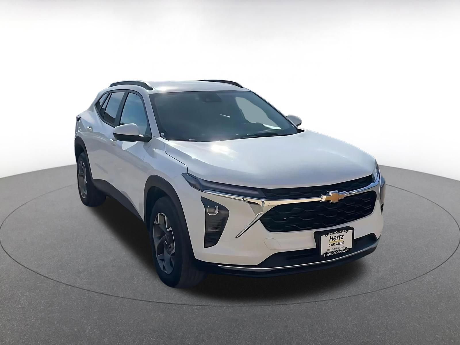 Used 2025 Chevrolet Trax LT w/ LT Convenience Package image 3