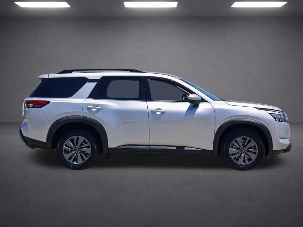 Used 2024 Nissan Pathfinder SV FWD image 3
