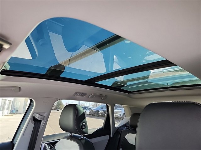 New 2025 Volkswagen Taos SEL image 17