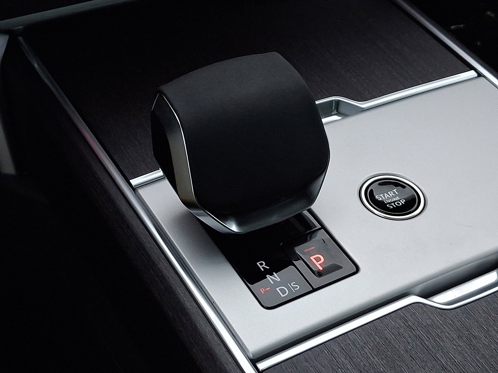 New 2025 Land Rover Range Rover SE image 13