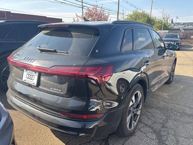Used 2023 Audi e-tron Premium w/ Convenience Plus Package AWD/4WD image 8