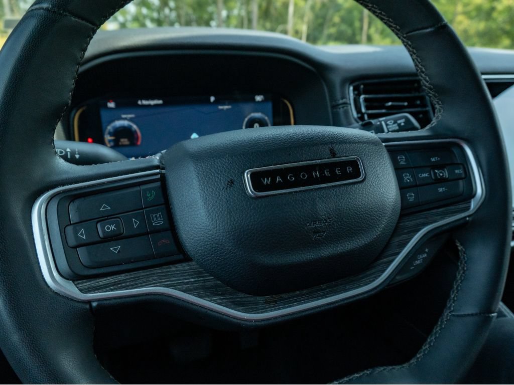 Used 2023 Jeep Wagoneer L Series II AWD/4WD image 30