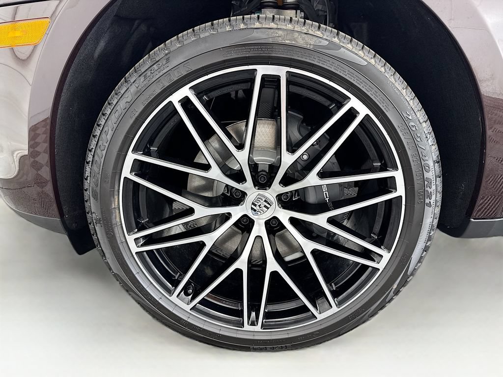 Used 2026 Porsche Macan AWD/4WD image 31