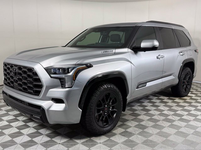 Used 2024 Toyota Sequoia Platinum AWD/4WD image 2