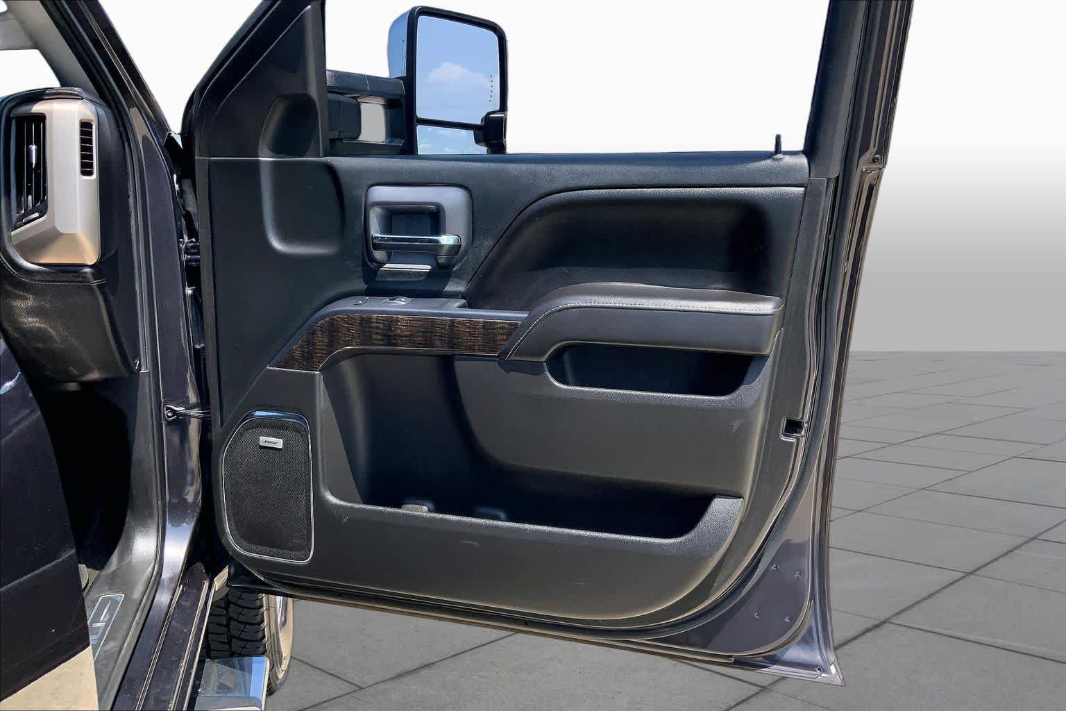 Used 2015 GMC Sierra 2500 Denali w/ Duramax Plus Package AWD/4WD image 23