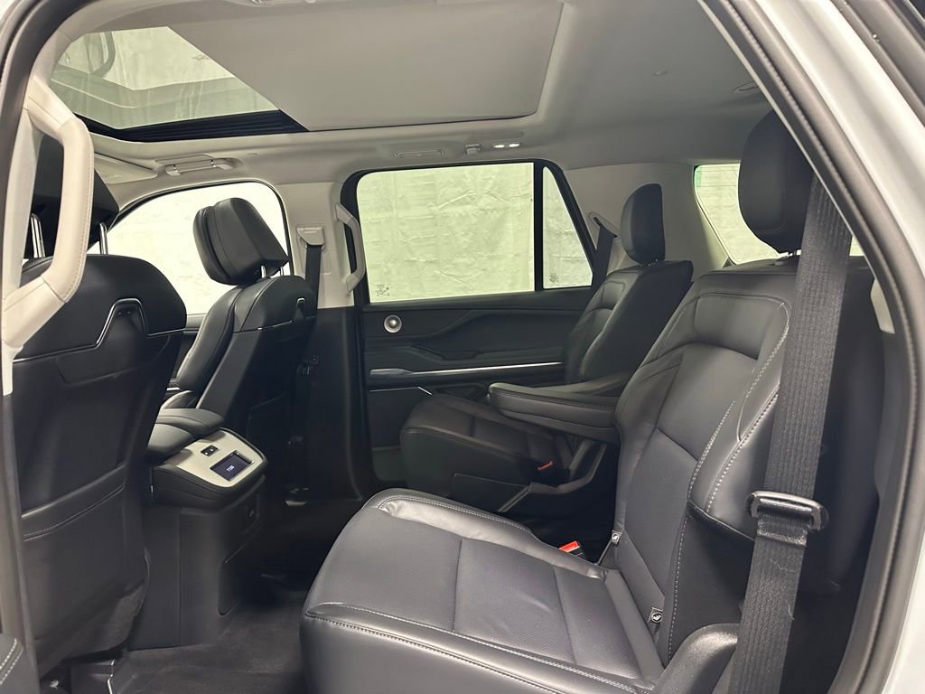 Used 2025 Lincoln Navigator Reserve image 46