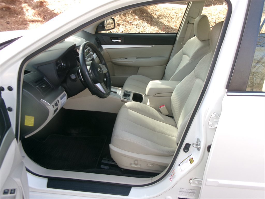 Used 2011 Subaru Legacy 2.5i Premium image 18
