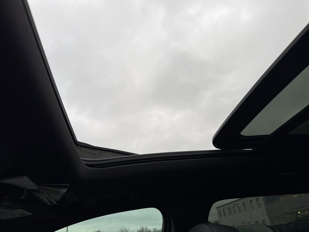 Used 2024 GMC Acadia AT4 w/ Luxury Package image 13