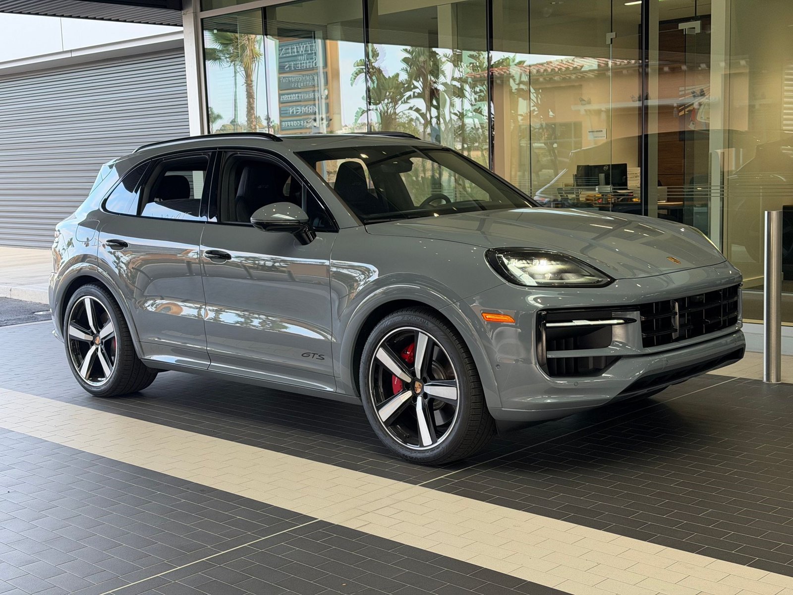 Certified 2025 Porsche Cayenne GTS AWD/4WD image 19