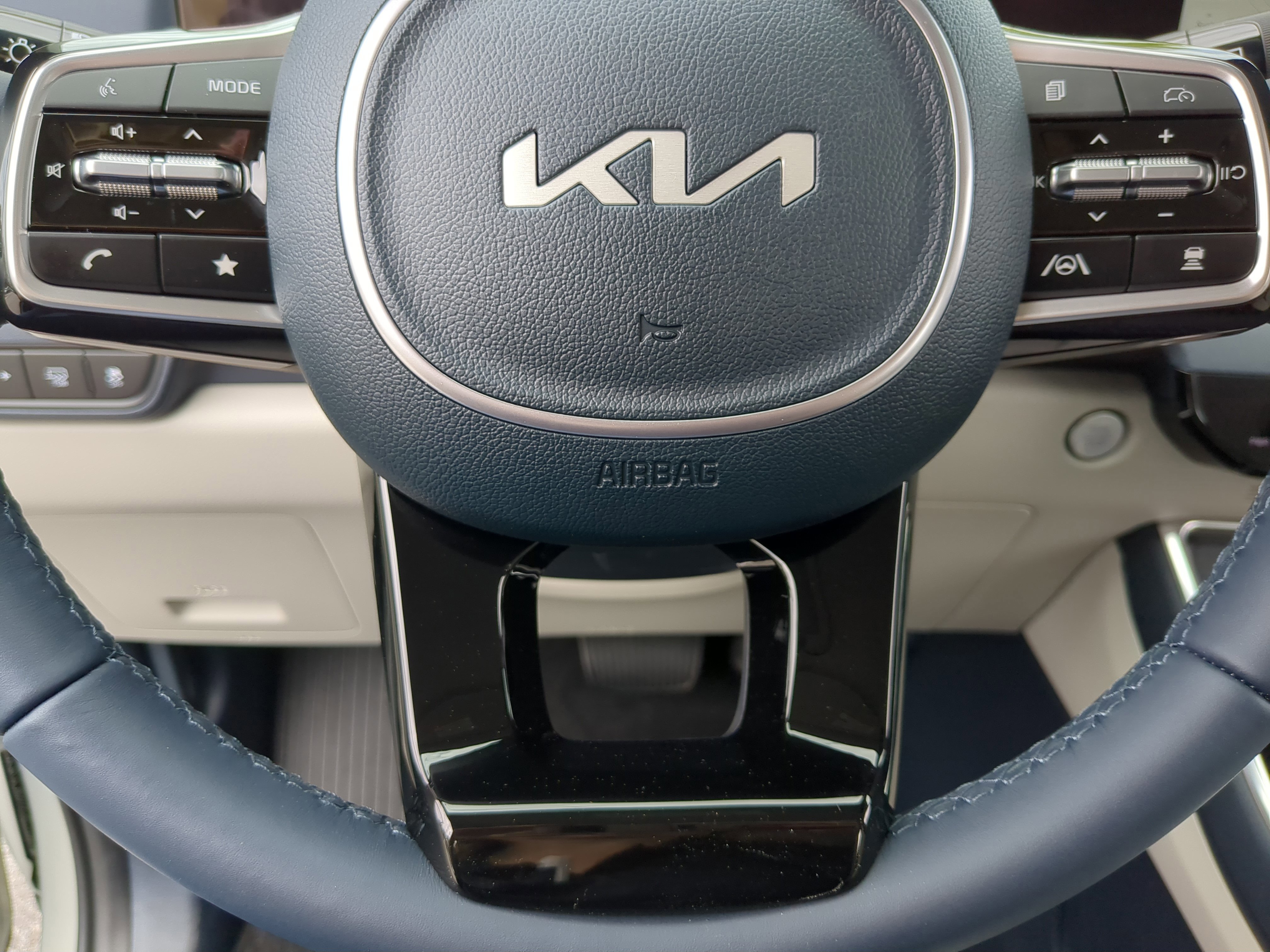 New 2026 Kia Carnival EX FWD image 15