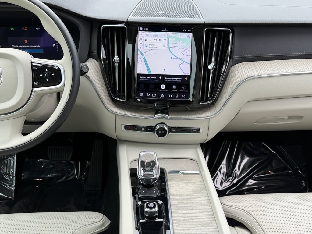Certified 2022 Volvo XC60 T8 Inscription w/ Advanced Package AWD/4WD image 16