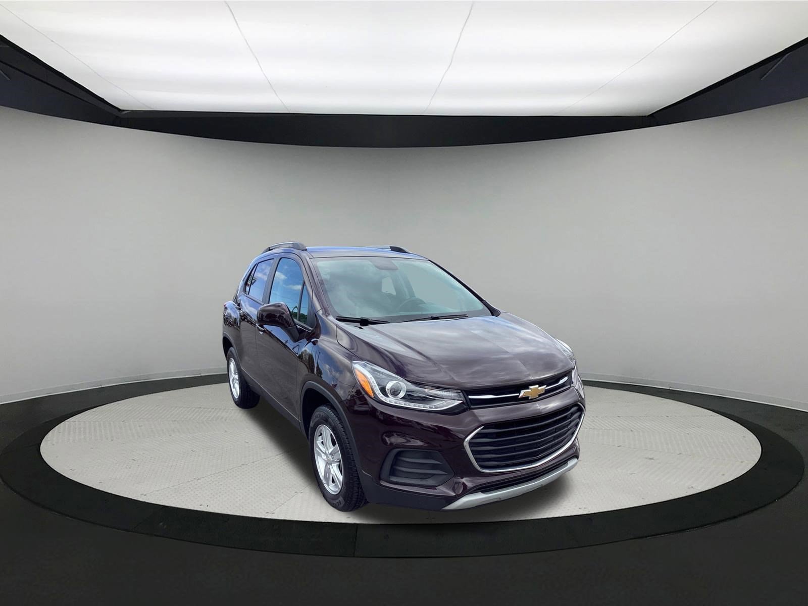 Used 2022 Chevrolet Trax LT w/ LT Convenience Package AWD/4WD image 2