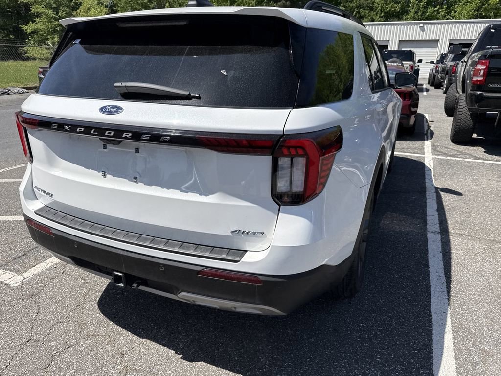Used 2025 Ford Explorer Active w/ Active Comfort Package AWD/4WD image 20