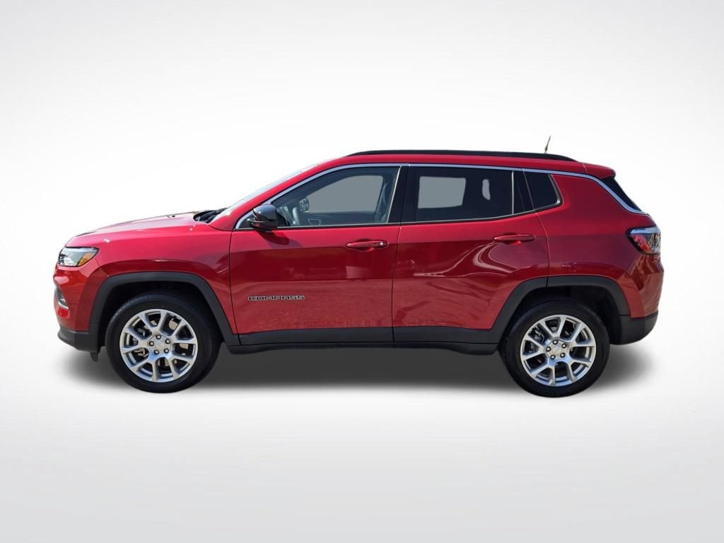 Used 2024 Jeep Compass Latitude AWD/4WD image 7