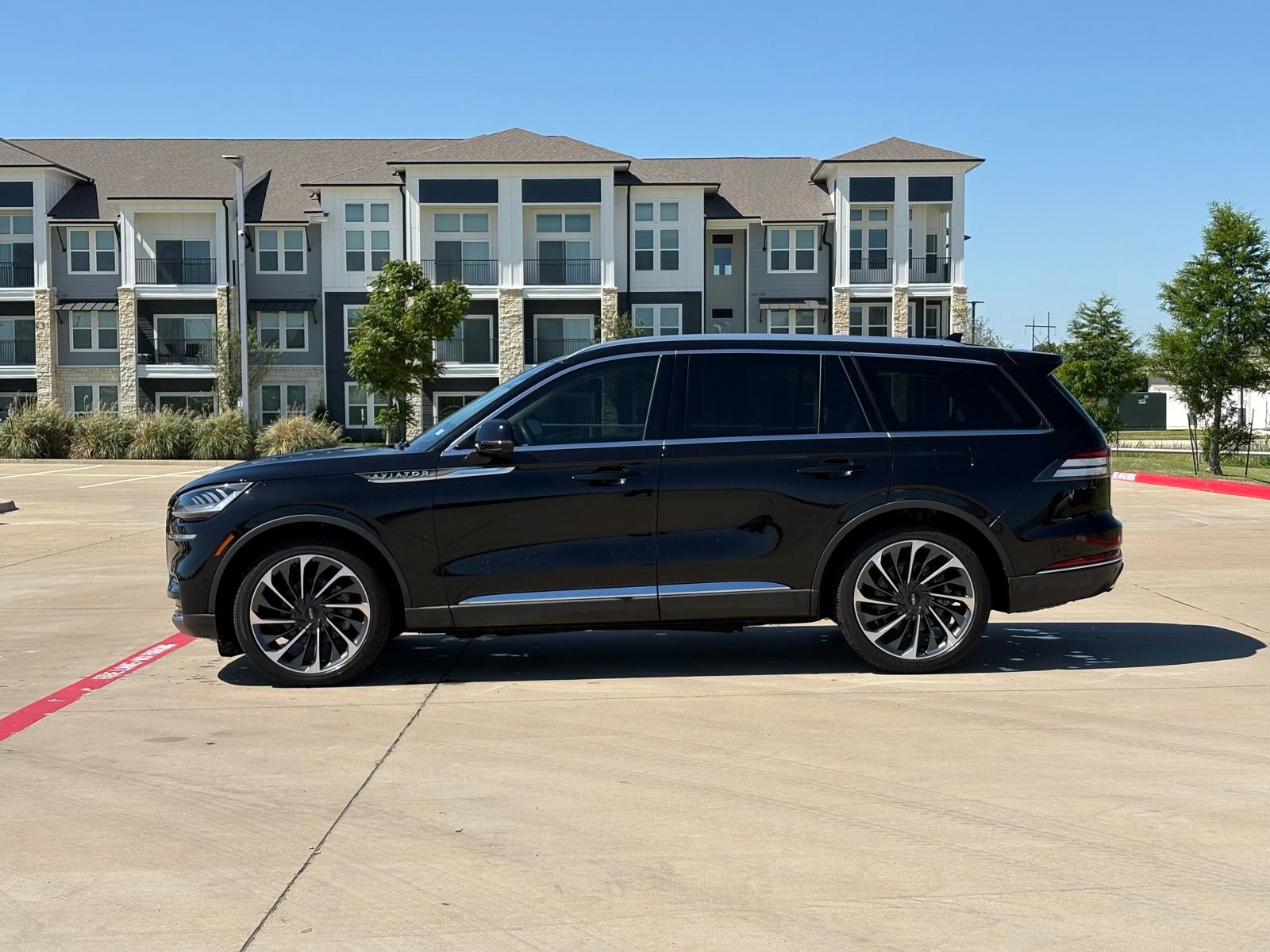 Used 2024 Lincoln Aviator Reserve w/ Equipment Group 201A RWD image 4