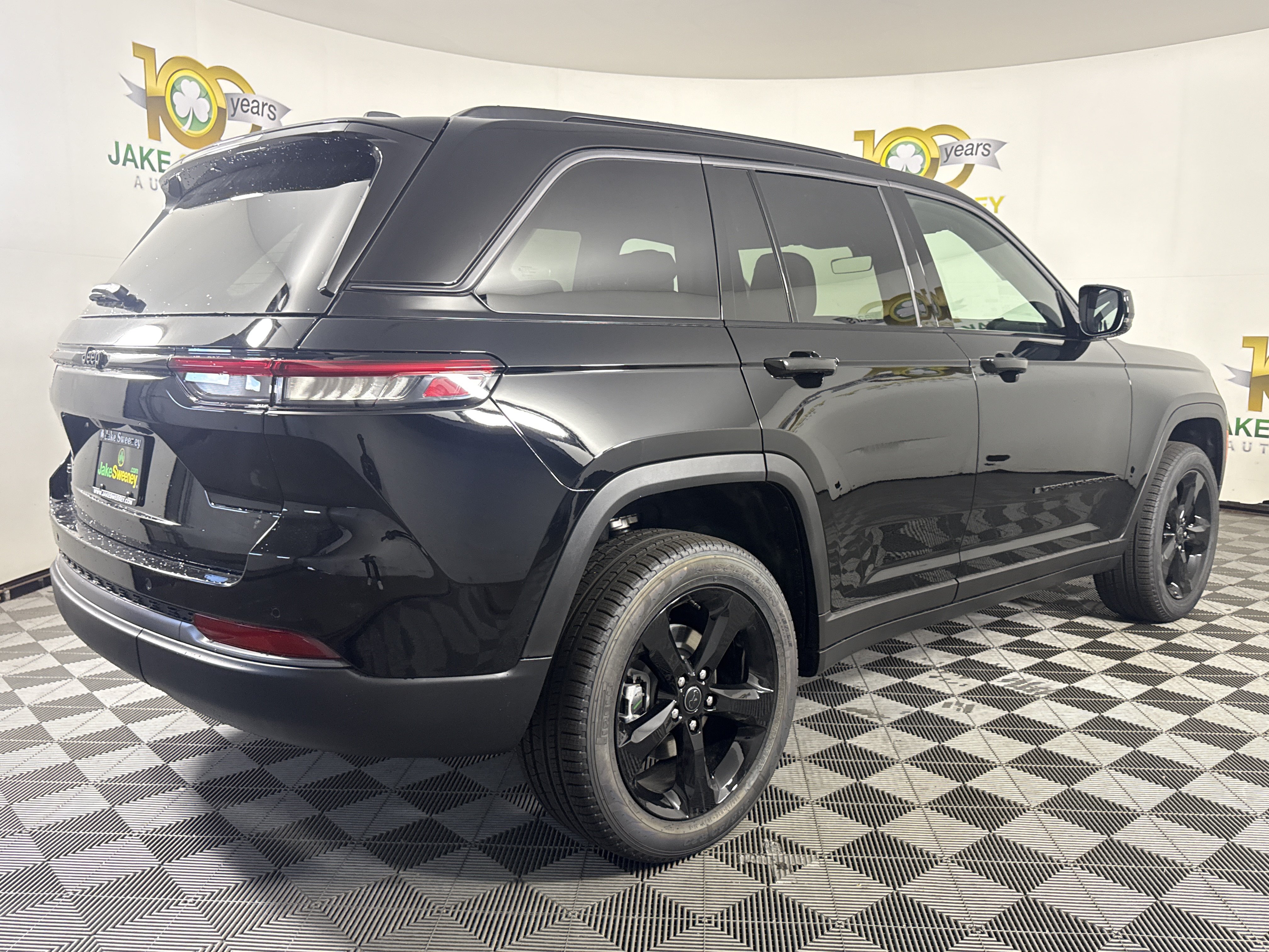 New 2027 Jeep Grand Cherokee Limited AWD/4WD image 4